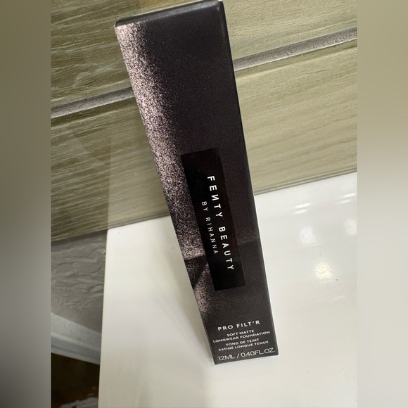 Fenty Beauty Other - Fenty Beauty Soft Matte Foundation in Shade 300